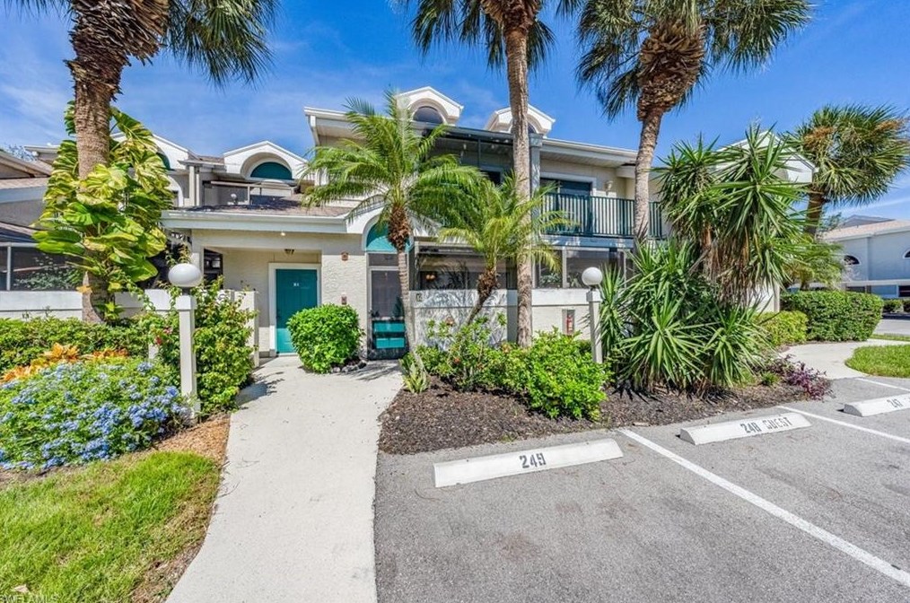 81 Emerald Woods Dr #m3, Naples, FL 34108