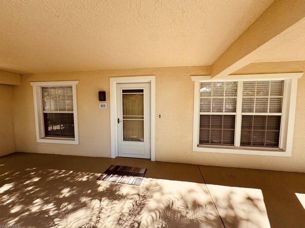 15425 Cedarwood Ln, Naples, FL 34110-8026