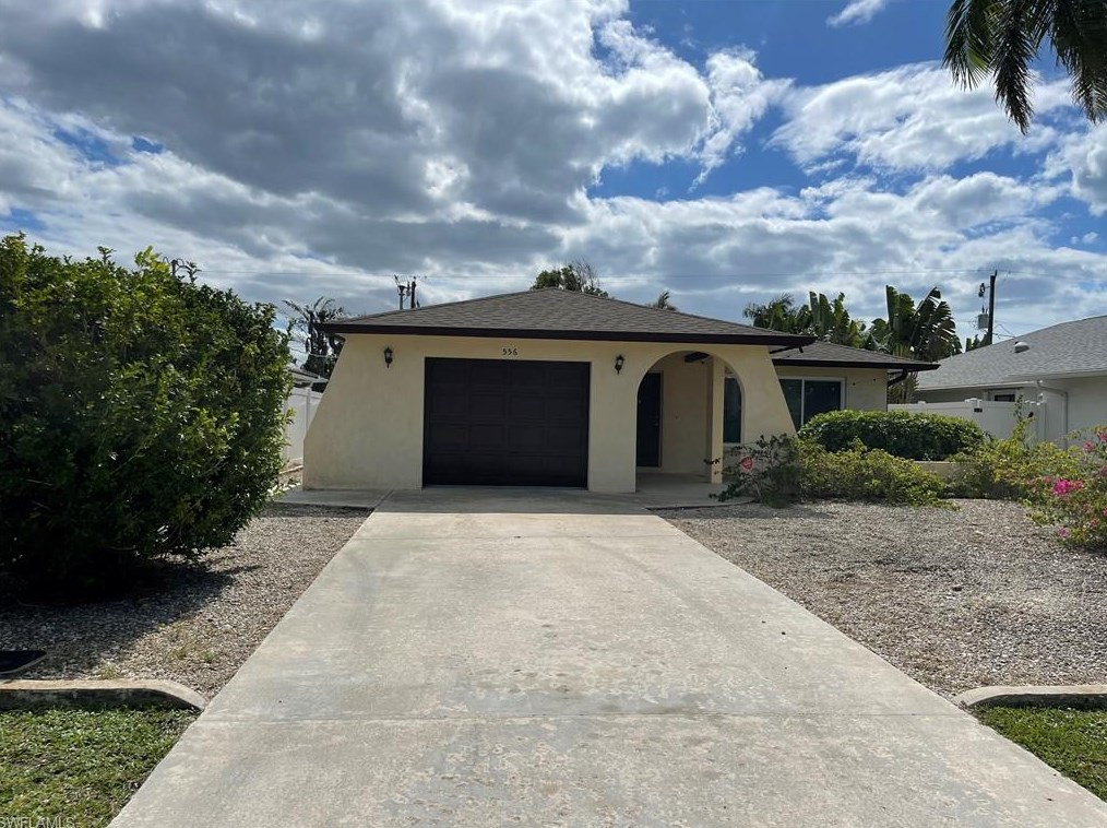 556 99th Ave N, Naples, FL 34108