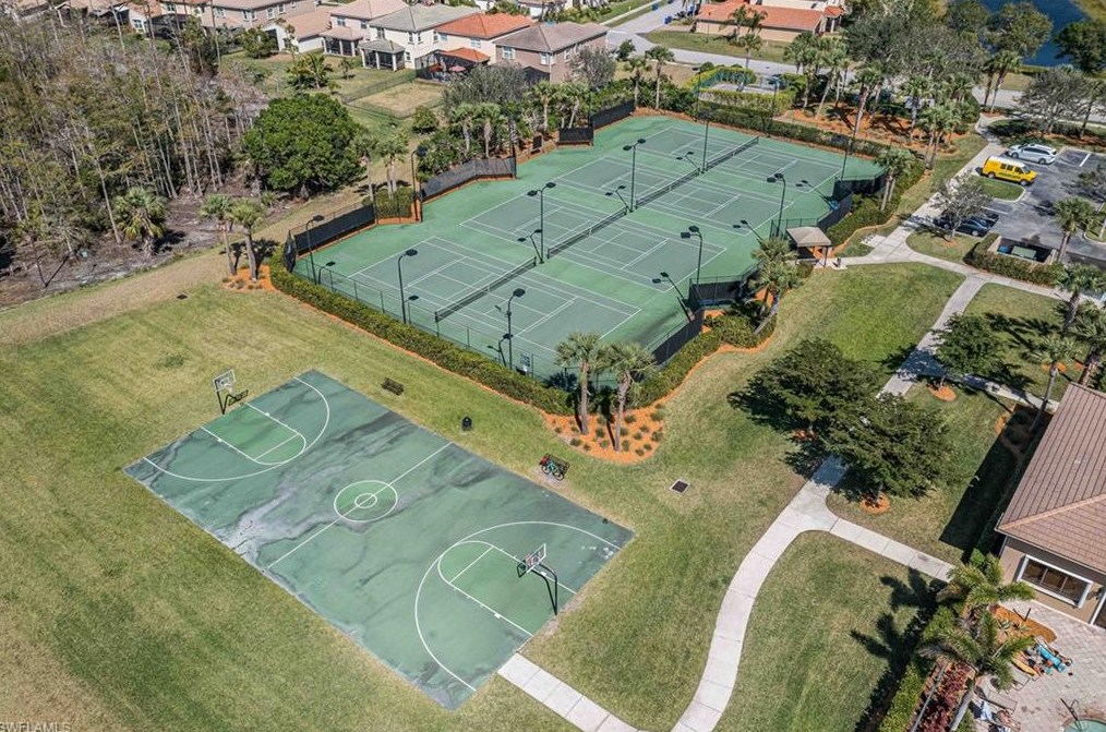 10462 Carolina Willow Dr, Fort Myers FL  33913-8804 exterior