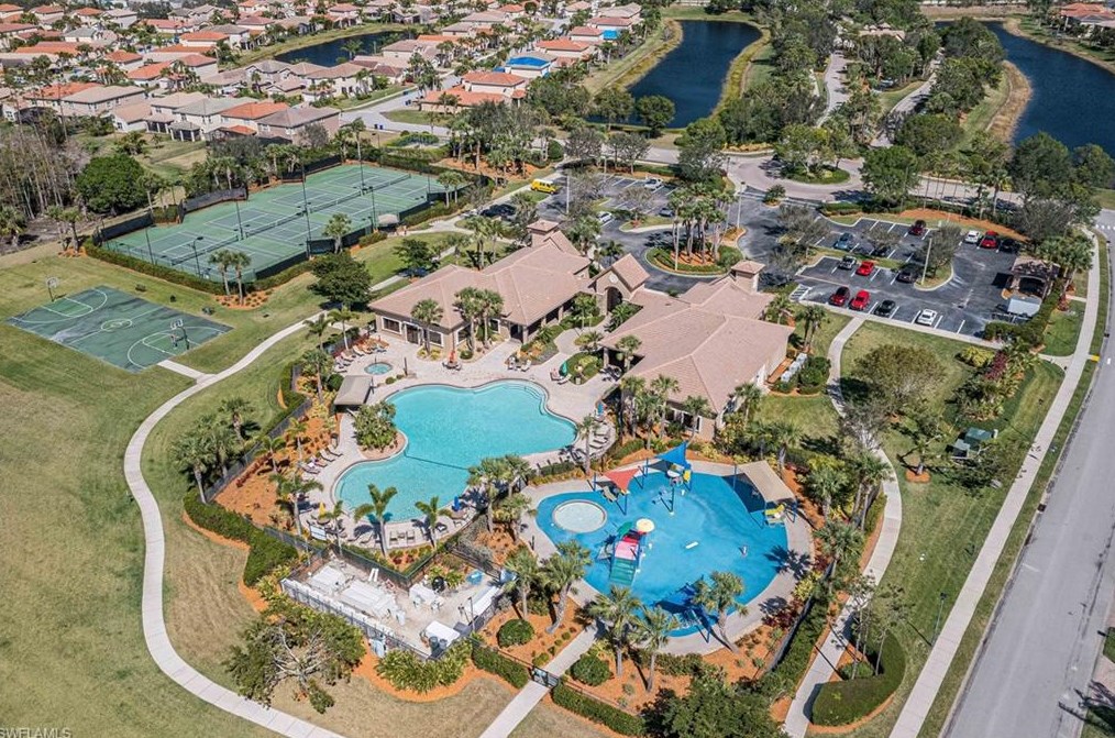 10462 Carolina Willow Dr, Fort Myers FL  33913-8804 exterior