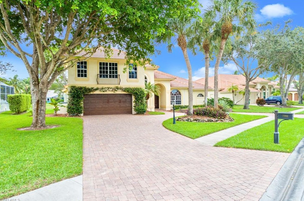 7996 Beaumont Ct, Naples, FL 34109