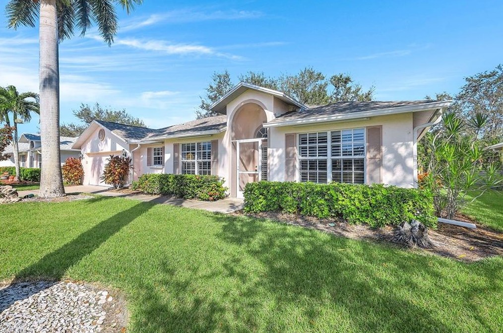 807 Charlemagne Blvd, Naples, FL 34112