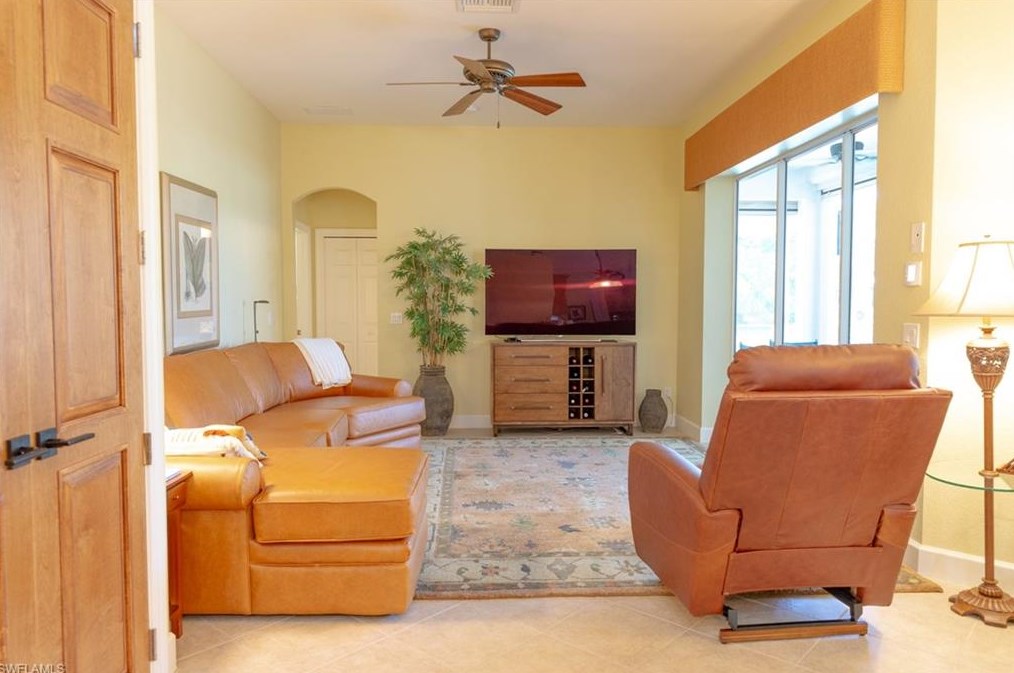 8912 Mustang Island Cir, Naples, FL 34113