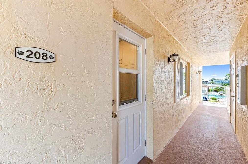 3000 Gulf Shore Blvd, Naples FL  34103-3924 exterior