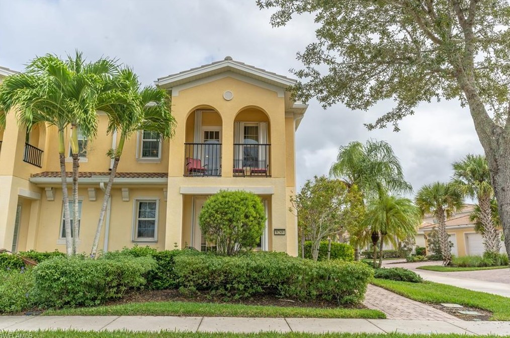 8248 Josefa Way, Naples, FL 34114