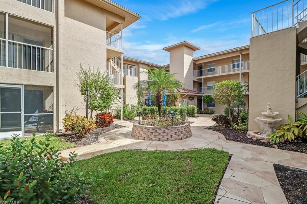 1051 Foxfire Ln #302, Naples, FL 34104