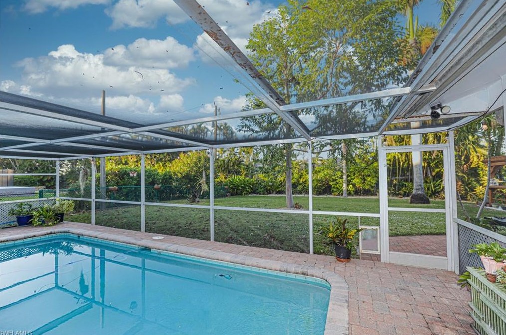 1227 Walden Dr, Fort Myers FL  33901-8833 exterior