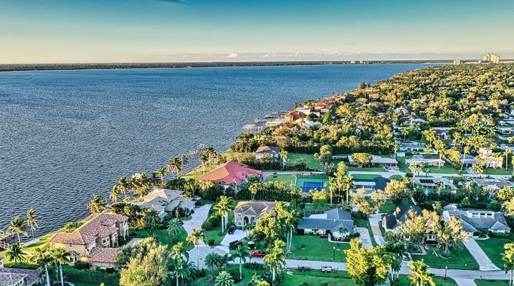 1227 Walden Dr, Fort Myers FL  33901-8833 exterior