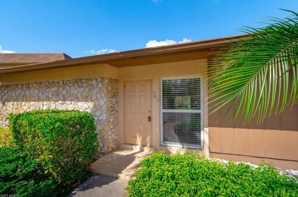 701 Palm View Dr, Naples, FL 34110