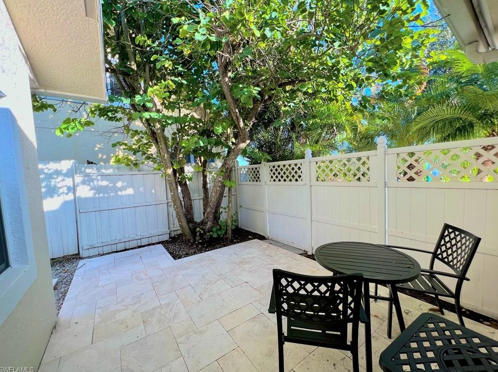 771 94 Ave, Naples FL 34108-2448 exterior