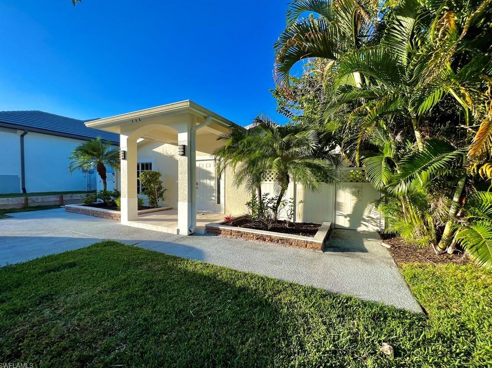 771 94 Ave, Naples FL 34108-2448 exterior