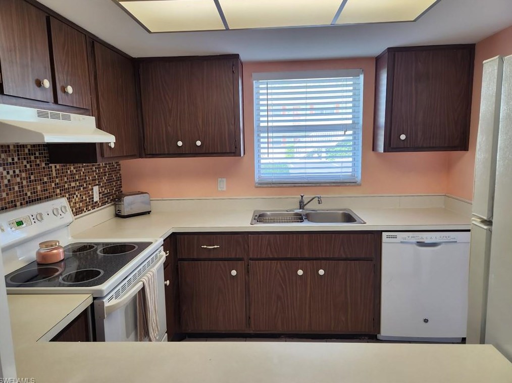 300 Valley Stream Dr #d-5, Naples, FL 34113