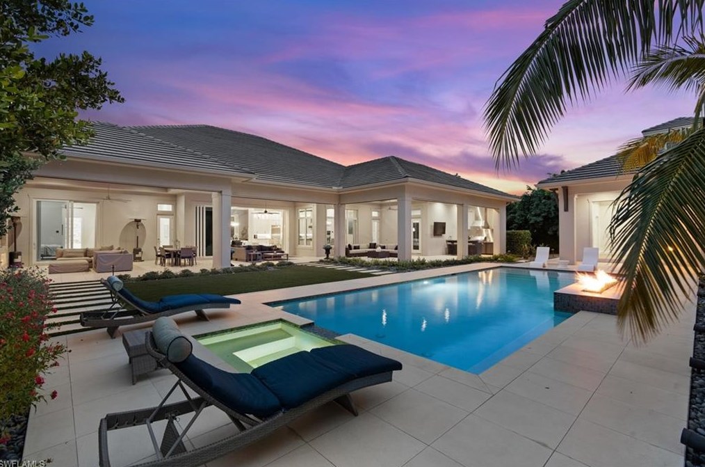 627 Hickory Rd, Naples, FL 34108