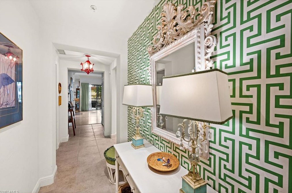 985 Sandpiper St #i-203, Naples, FL 34102