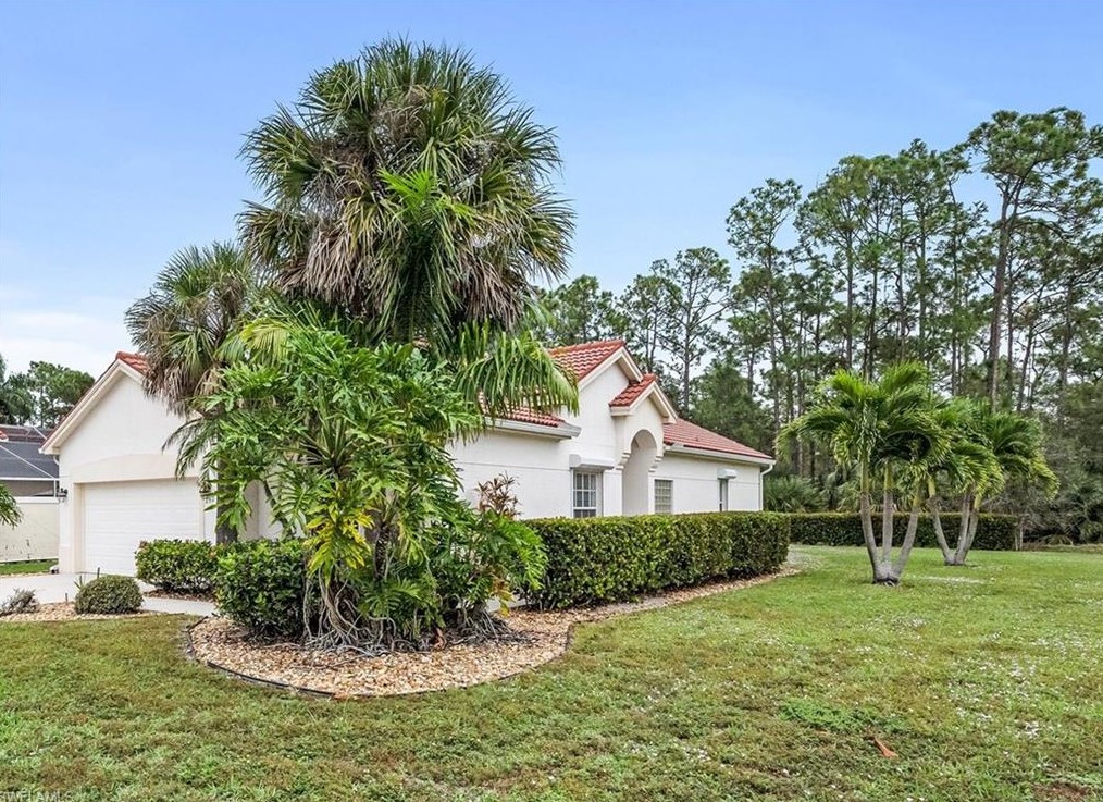 252 Sabal Lake Dr, Naples, FL 34104