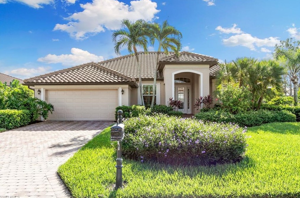 8851 Mustang Island Cir, Naples, FL 34113