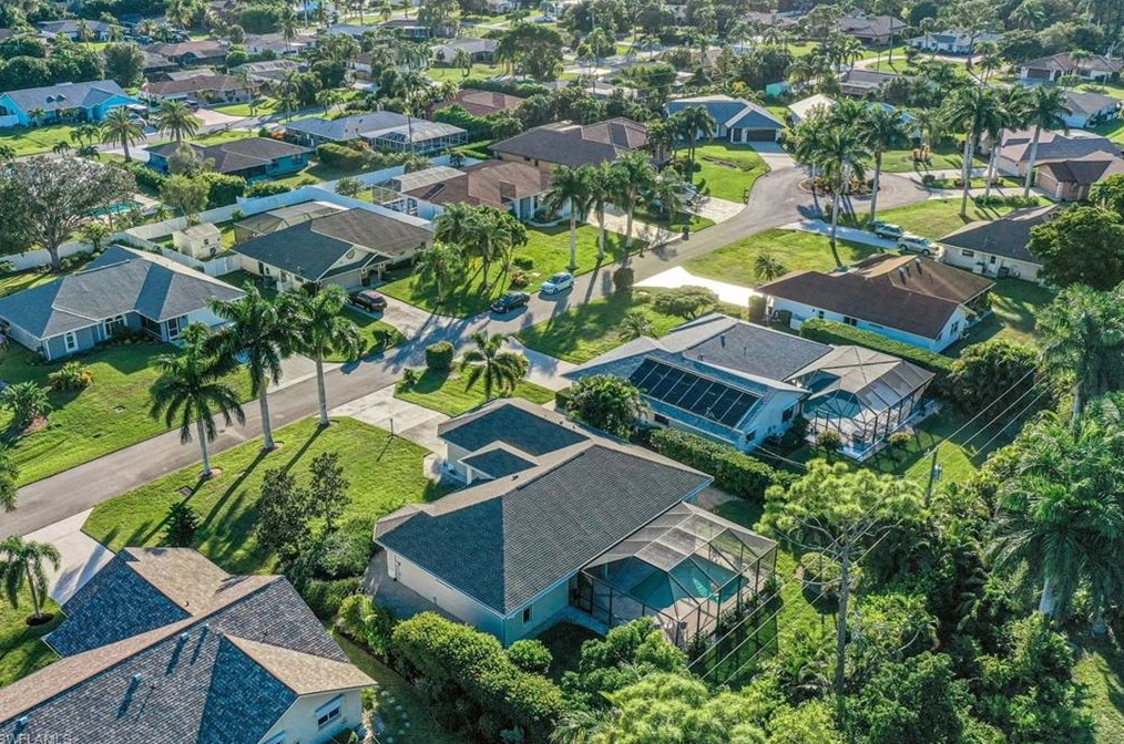 3630 Cartwright Ct, Bonita Springs FL  34134-7570 exterior