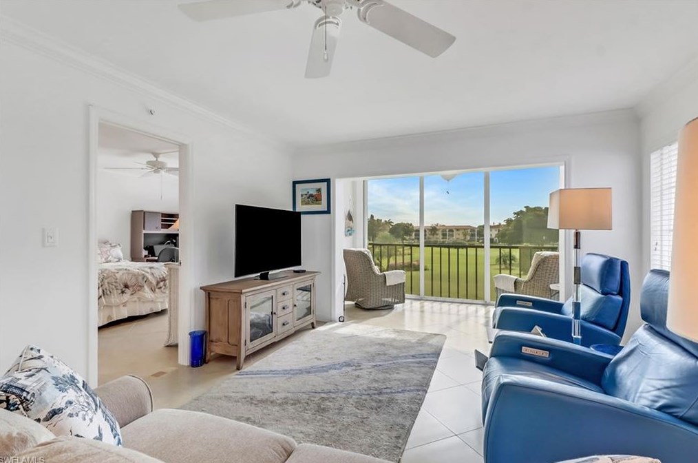 13 High Point Cir N #210, Naples, FL 34103