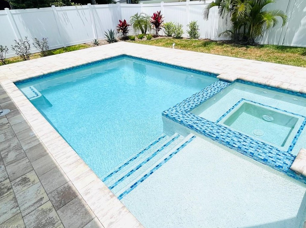 621 105 Ave, Naples FL 34108-1839 exterior