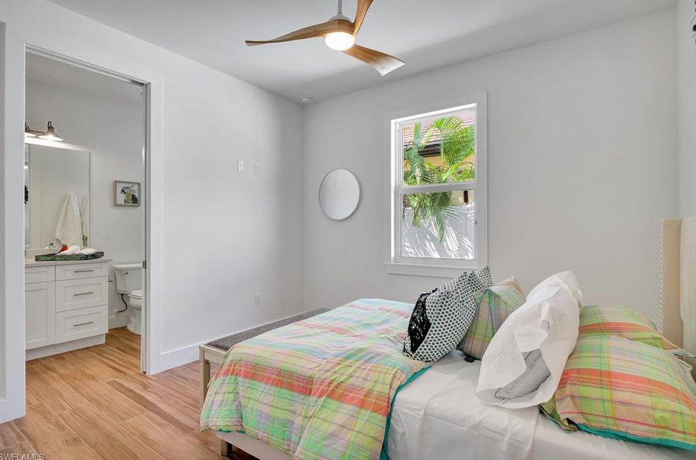 621 105 Ave, Naples FL 34108-1839 exterior