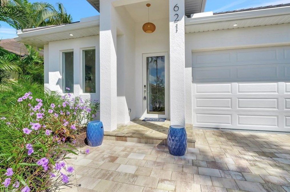 621 105 Ave, Naples FL 34108-1839 exterior