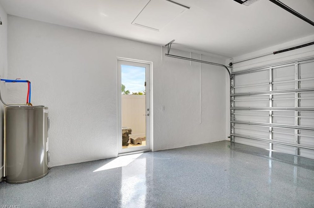 621 105 Ave, Naples FL 34108-1839 exterior