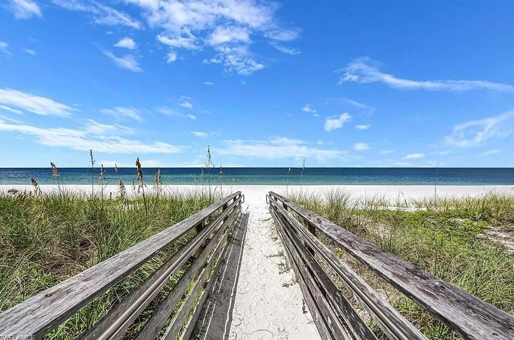 621 105 Ave, Naples FL 34108-1839 exterior