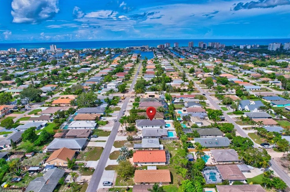 621 105 Ave, Naples FL 34108-1839 exterior