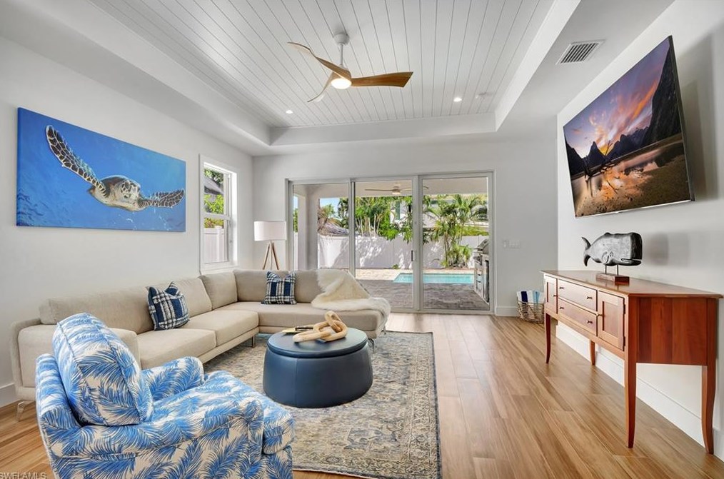 621 105 Ave, Naples FL 34108-1839 exterior