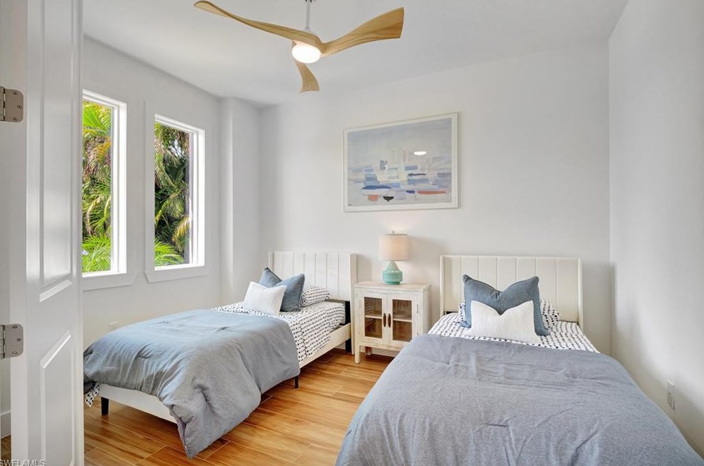 621 105 Ave, Naples FL 34108-1839 exterior