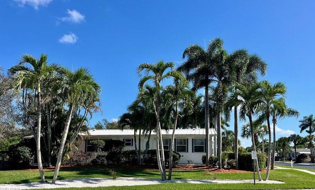 1004 Diamond Lake Cir, Naples, FL 34114