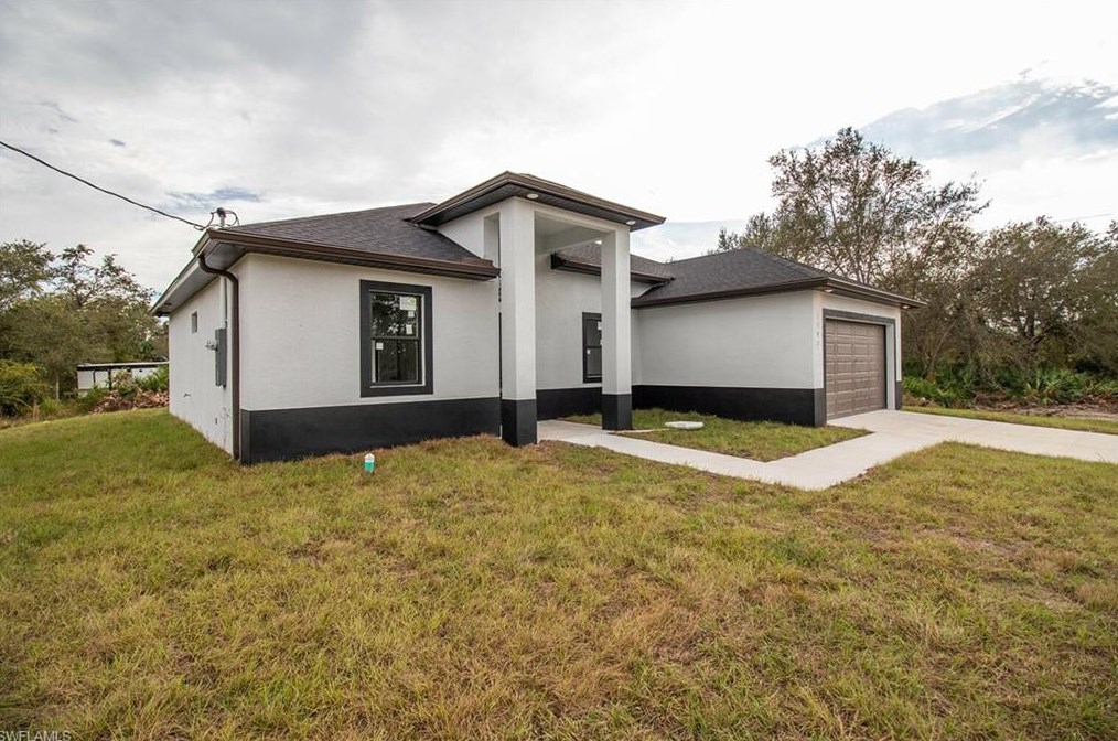 1502 Hibiscus Ave, Lehigh Acres, FL 33972-6919