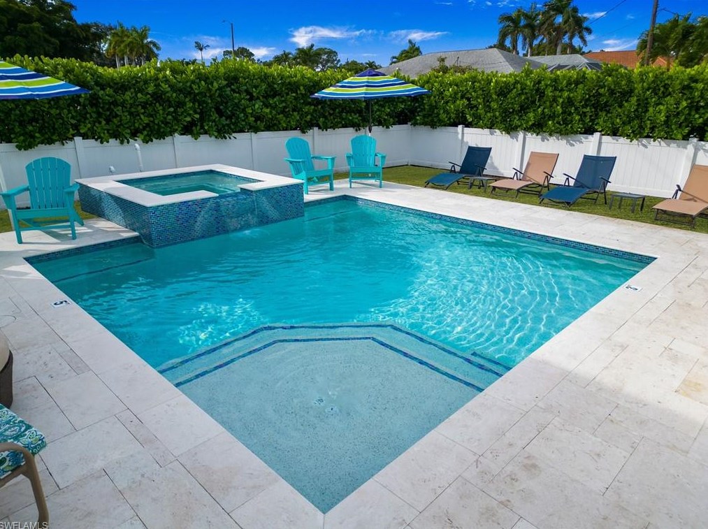 702 107 Ave, Naples FL 34108-1858 exterior