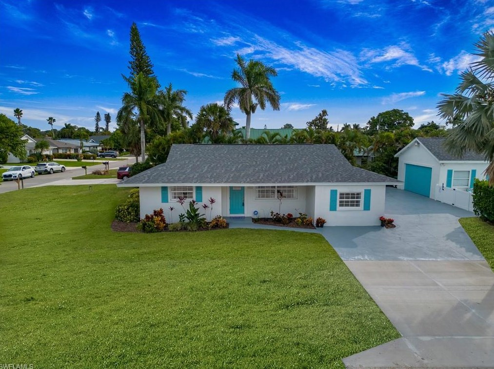 702 107 Ave, Naples FL 34108-1858 exterior