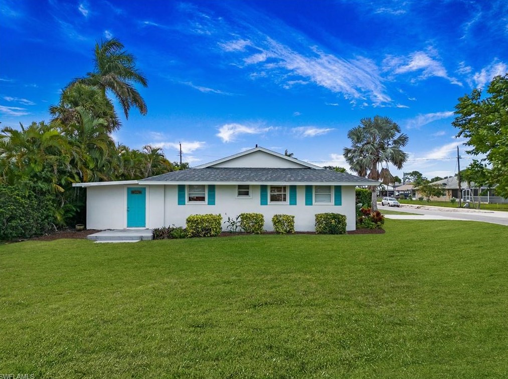 702 107 Ave, Naples FL 34108-1858 exterior