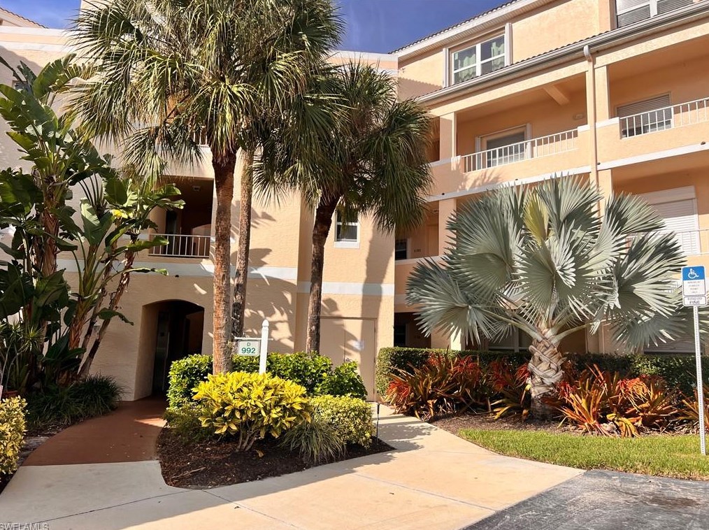 992 Woodshire Ln Apt D313, Naples, FL 34105