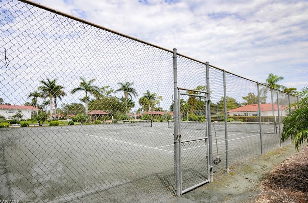 1053 Forest Lakes Dr, Naples FL  34105-2268 exterior