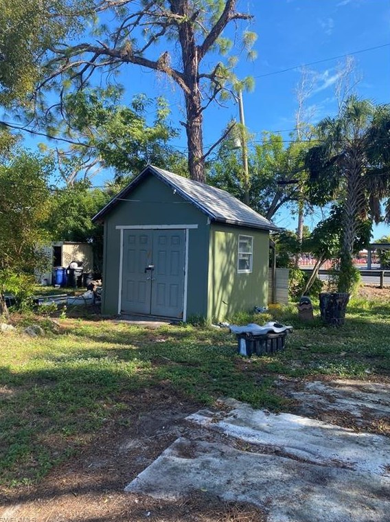 8314 Vernon Dr, Fort Myers, FL 33907-3037
