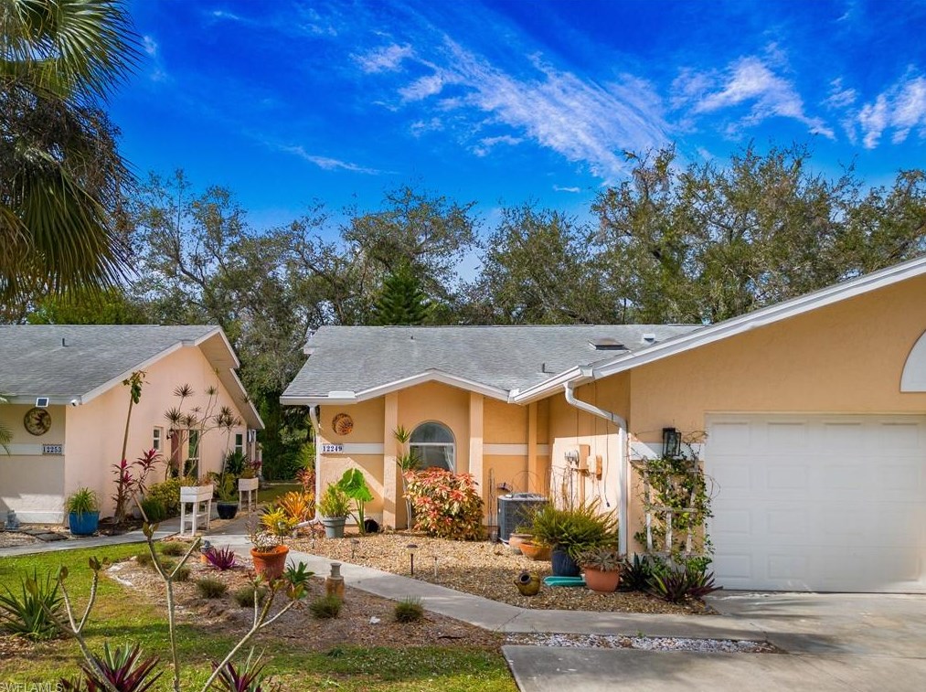 12249 Londonderry Ln, Bonita Springs, FL 34135-6369