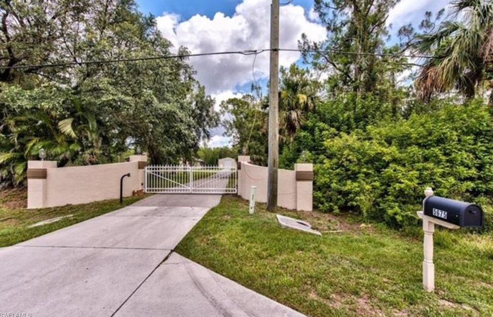 5675 Sea Grass Ln, Naples, FL 34116
