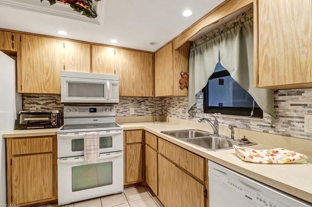 4967 Pepper Cir #e-204, Naples, FL 34113