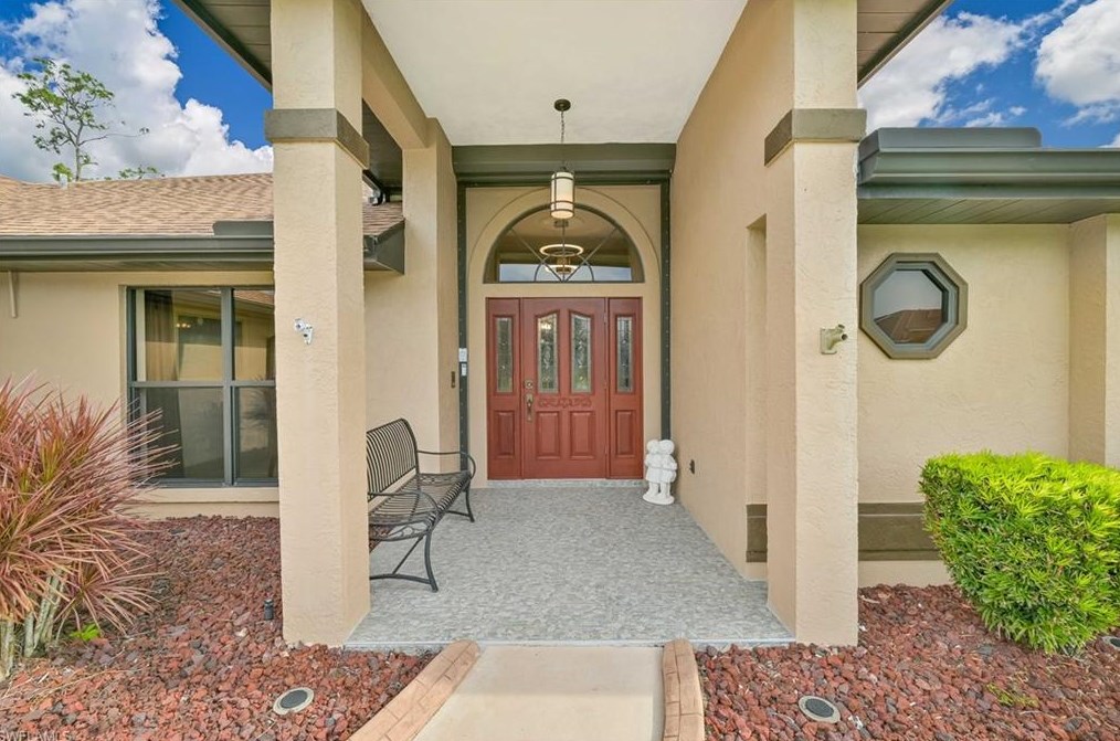 6668 Kestrel Cir, Fort Myers, FL 33966-1365