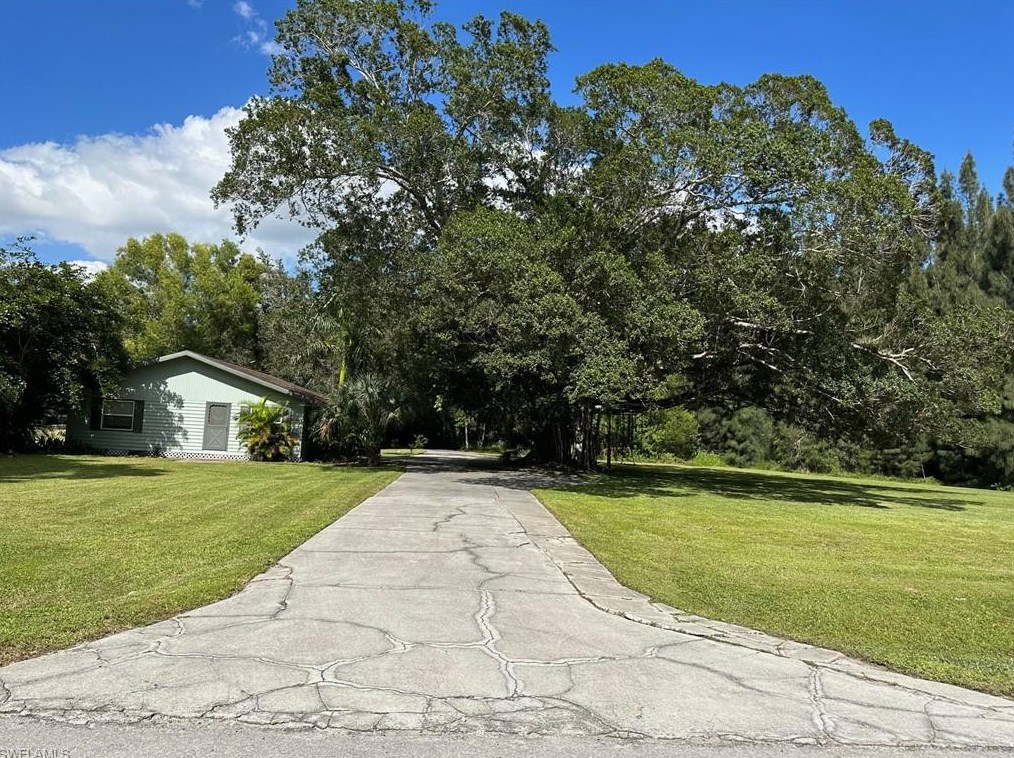 5379 Myrtle Ln, Naples, FL 34113
