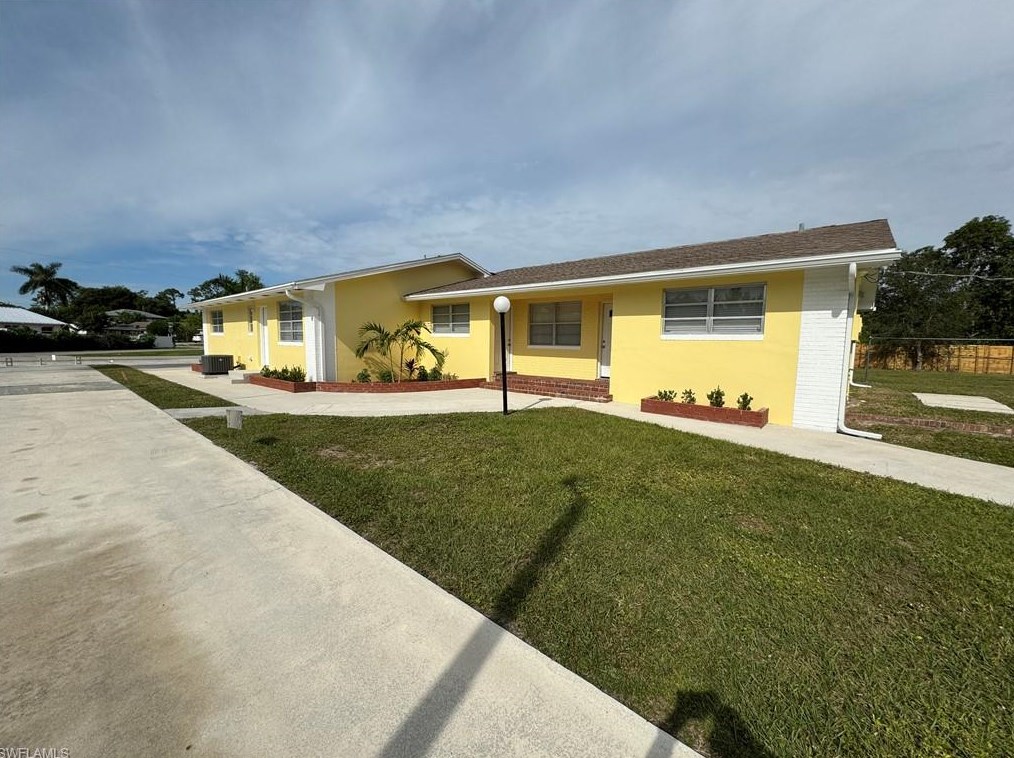 5511 Hardee St, Naples, FL 34113