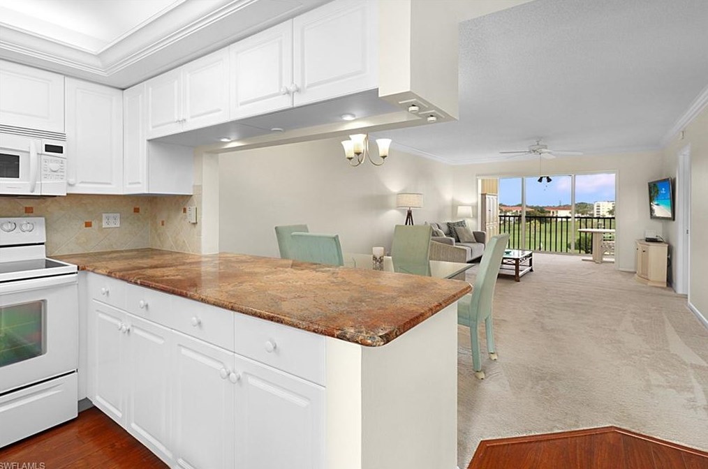 57 High Point Cir W #403, Naples, FL 34103