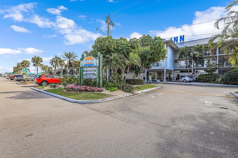 900 Broad Ave S #110, Naples, FL 34102