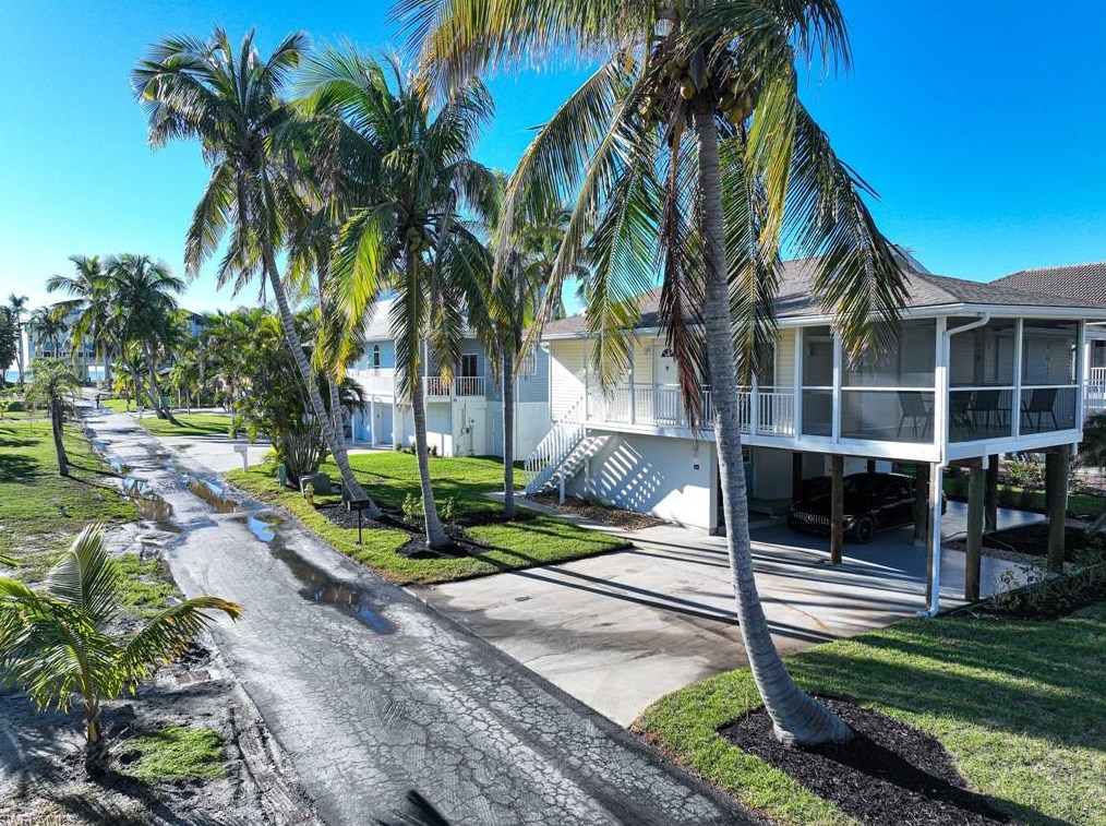 27539 Hickory Bay Dr, Bonita Springs, FL 34134-8408