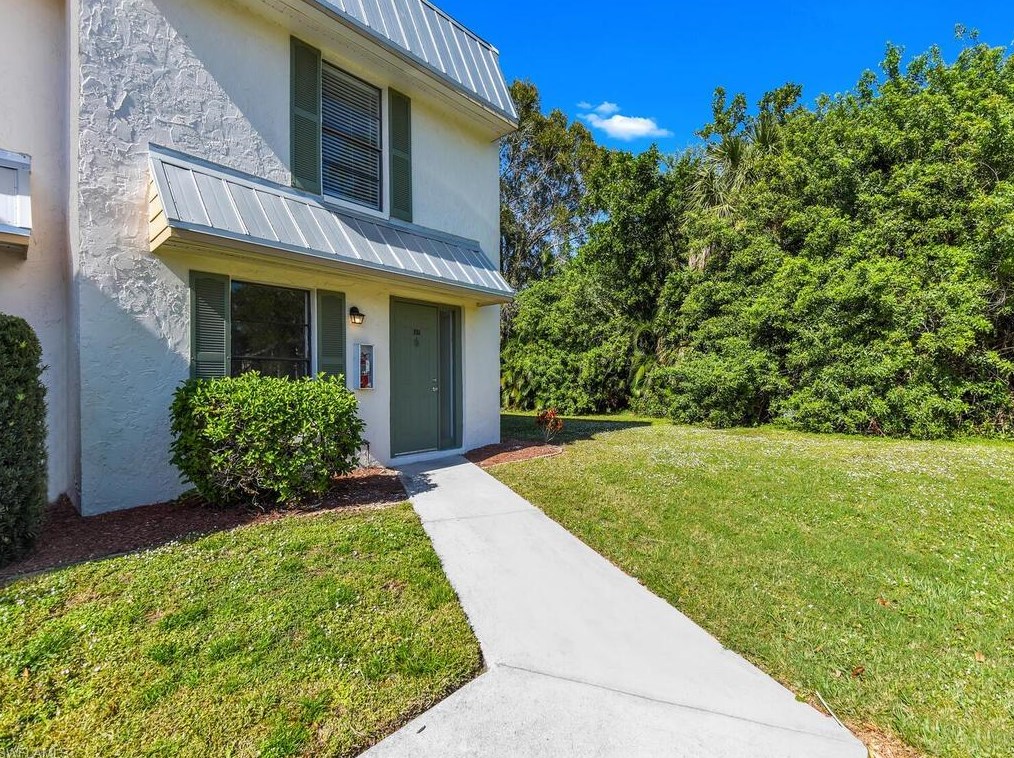 151 Cypress Way E #e-104, Naples, FL 34110