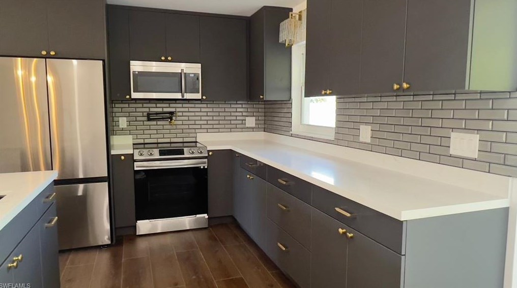 127 43rd Ln, Cape Coral, FL 33904